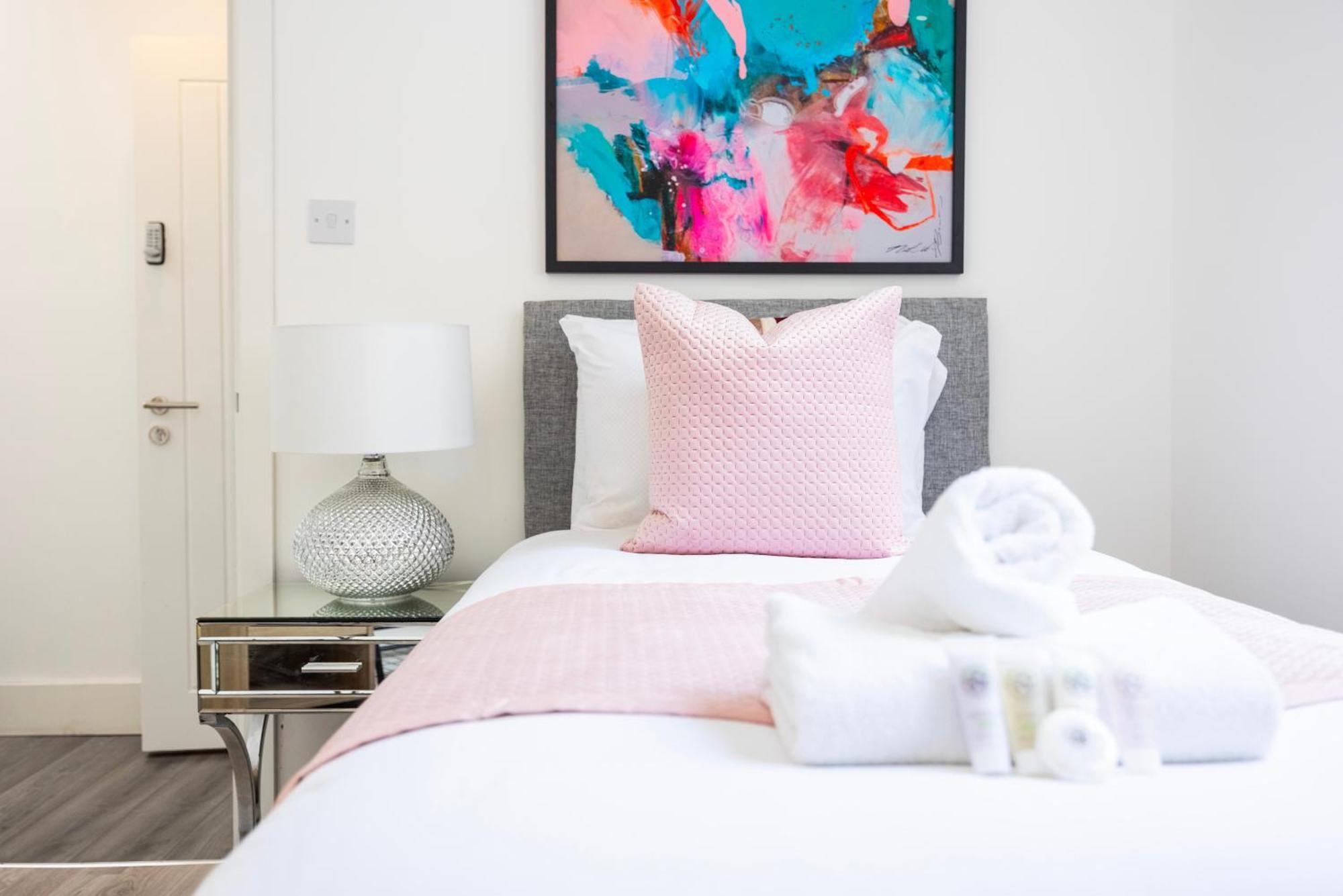 Block Of Apartments In Croydon ,Long Stays , Weekly & Monthly Offers , Contractors , Relocations , Leisure & Family Stays Eksteriør bilde